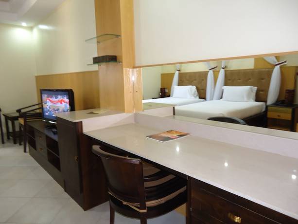 Imagen de la habitación del Hotel Afrique Suites. Foto 7