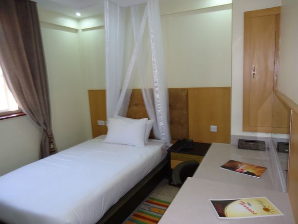 Imagen de la habitación del Hotel Afrique Suites. Foto 8