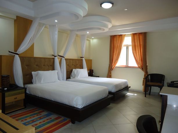 Imagen de la habitación del Hotel Afrique Suites. Foto 11