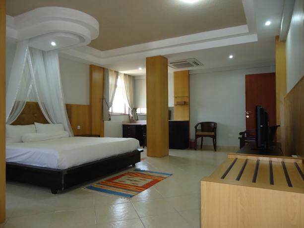 Imagen de la habitación del Hotel Afrique Suites. Foto 16