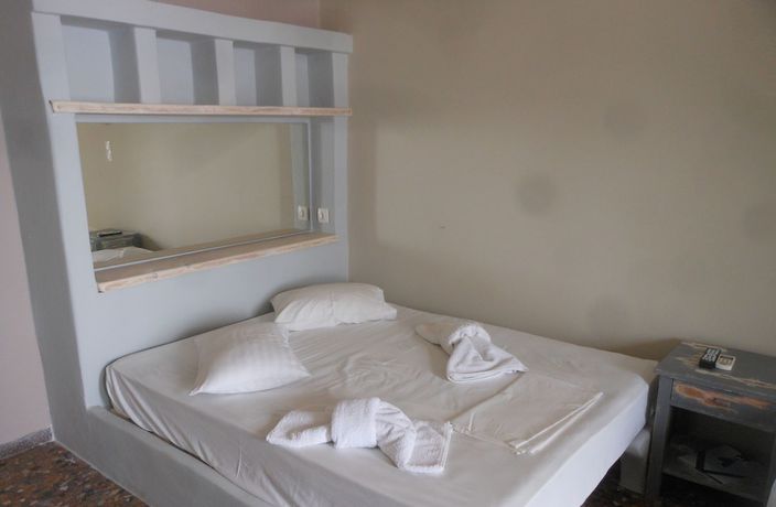 Imagen de la habitación del Hotel Afrodite, Tinos. Foto 3