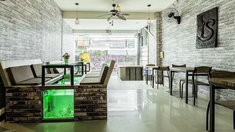 Imagen del bar/restaurante del Hotel Again Thaicharm House At Patong Beach. Foto 13