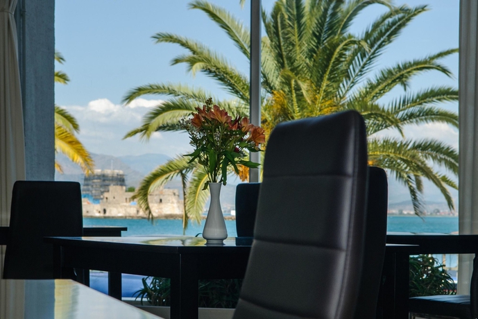 Imagen de los interiores del Hotel Agamemnon. Foto 16