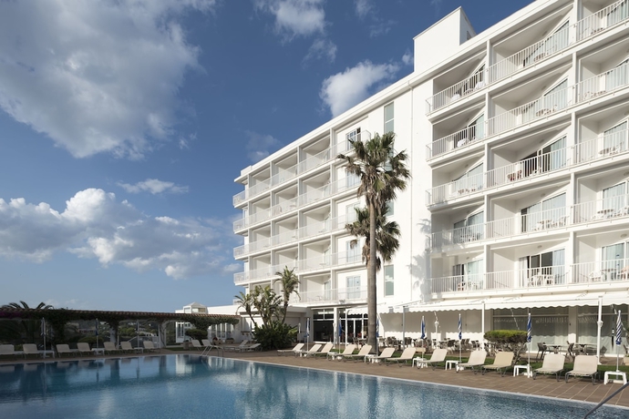 Imagen de la piscina del Hotel Agamen&oacute;n Affiliated by Senator. Foto 18