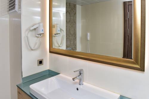 Imagen de la habitación del Hotel Agaoglu Otel. Foto 6