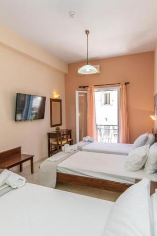 Imagen general del Hotel Agapi Tinos. Foto 8