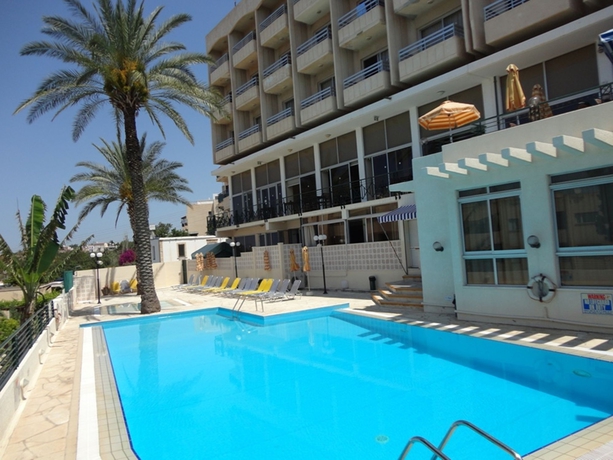 Imagen de la piscina del Hotel Agapinor. Foto 13