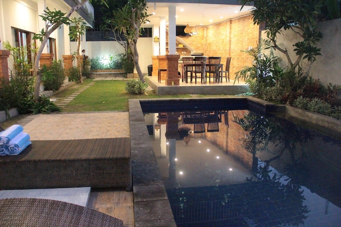 Imagen de la piscina del Hotel Agatha Canggu. Foto 13
