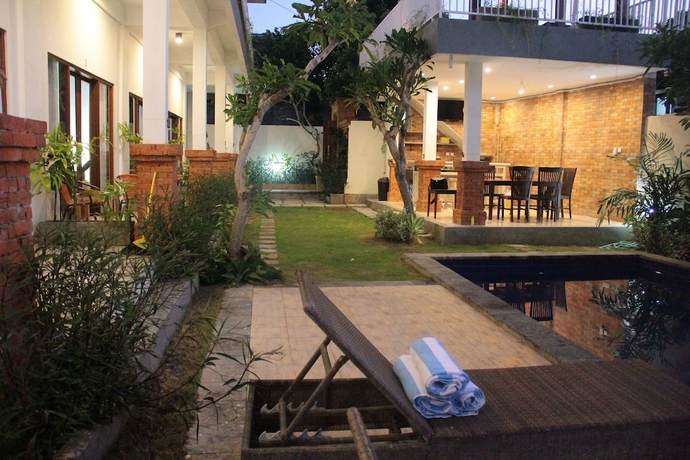 Imagen de la piscina del Hotel Agatha Canggu. Foto 15