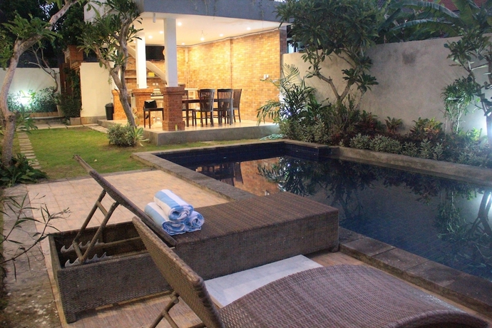 Imagen de la piscina del Hotel Agatha Canggu. Foto 16