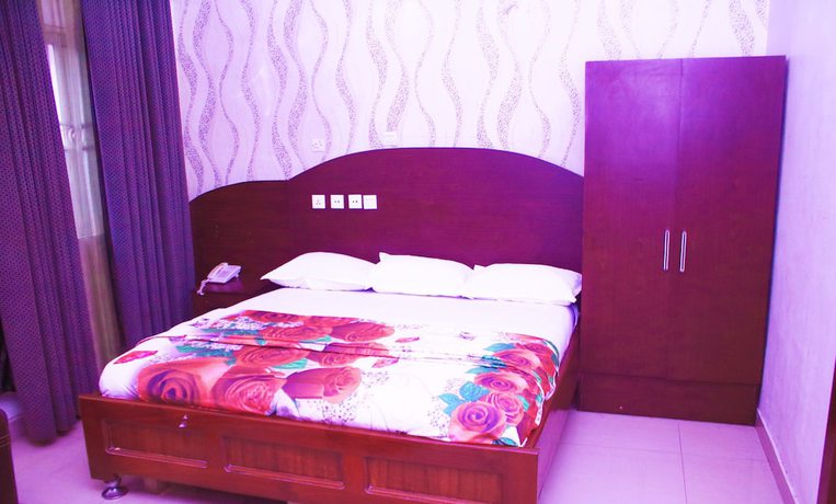 Imagen de la habitación del Hotel Agburuikes. Foto 13