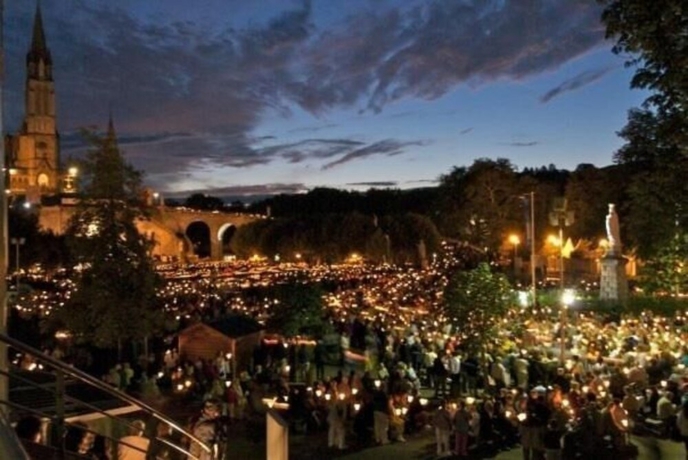 Imagen de la habitación del Hotel Agena, Lourdes. Foto 13