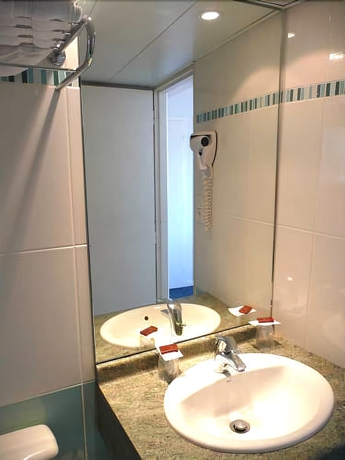 Imagen de la habitación del Hotel Agena, Lourdes. Foto 14