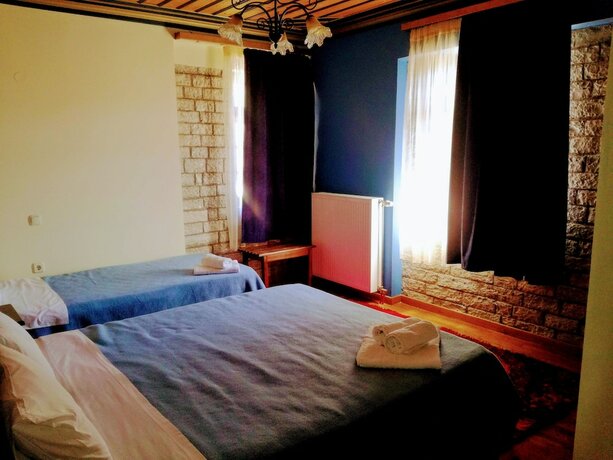 Imagen de la habitación del Hotel Aggelon Katafygio. Foto 19