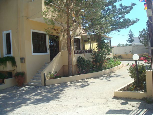 Imagen de los exteriores del Hotel Aghas. Foto 13