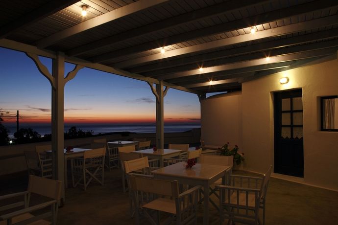 Imagen del bar/restaurante del Hotel Aghios Artemios Traditional Houses. Foto 5