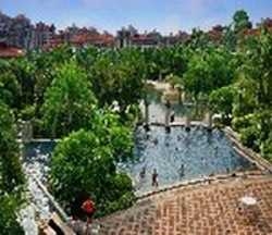 Imagen de la piscina del Hotel Agile. Foto 4