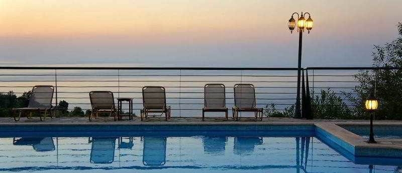 Imagen de la piscina del Hotel Aglaida. Foto 17