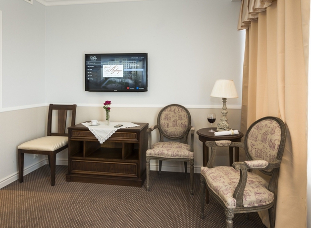 Imagen de la habitación del Hotel Aglaya and Courtyard. Foto 11