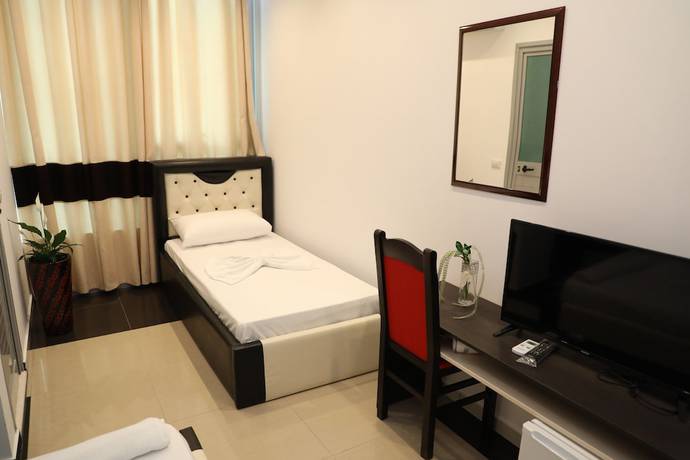 Imagen de la habitación del Hotel Aglon. Foto 4