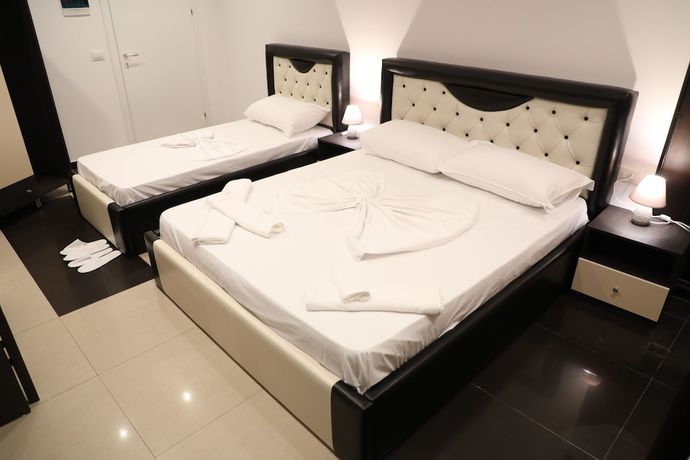 Imagen de la habitación del Hotel Aglon. Foto 8