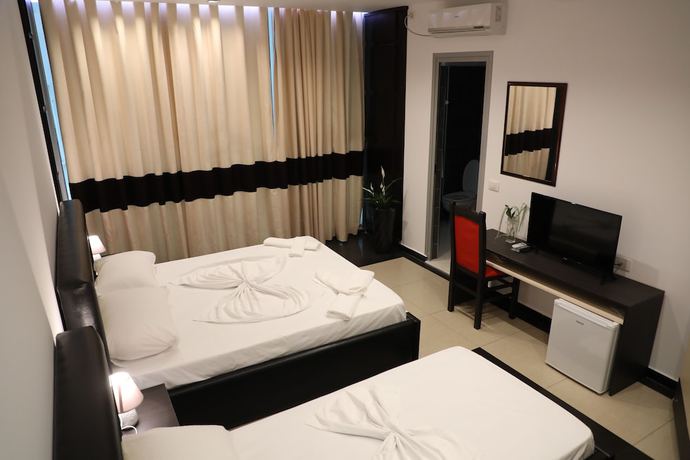 Imagen de la habitación del Hotel Aglon. Foto 15