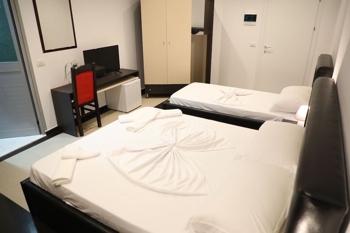 Imagen de la habitación del Hotel Aglon. Foto 19