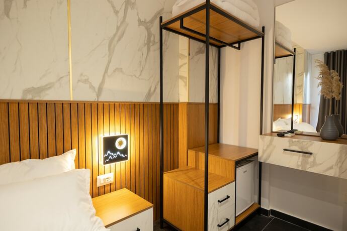 Imagen de la habitación del Hotel Aglon Twin\'s. Foto 13