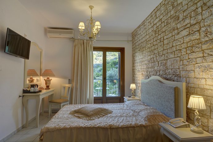 Imagen de la habitación del Hotel Agnadi-Horefto. Foto 6