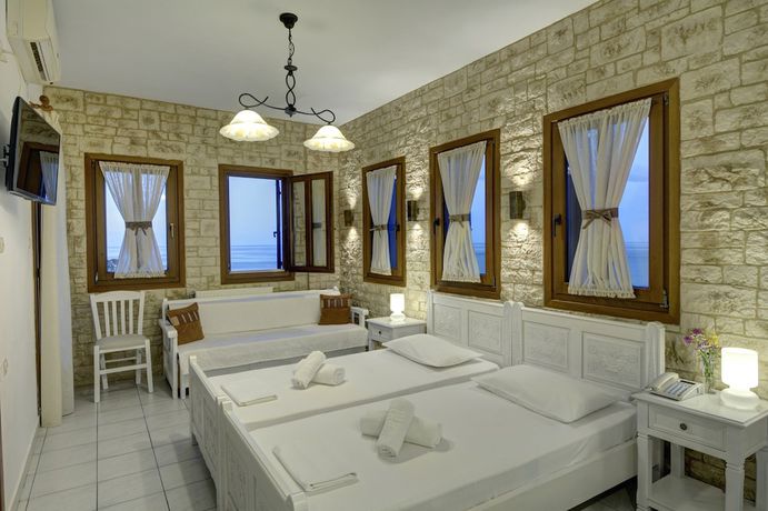 Imagen de la habitación del Hotel Agnadi-Horefto. Foto 8