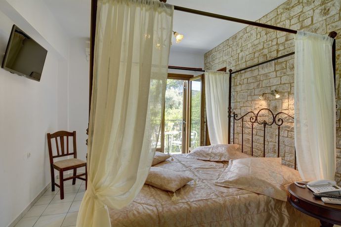 Imagen de la habitación del Hotel Agnadi-Horefto. Foto 9