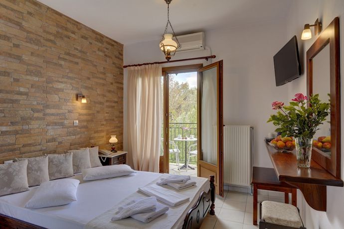 Imagen de la habitación del Hotel Agnadi-Horefto. Foto 11