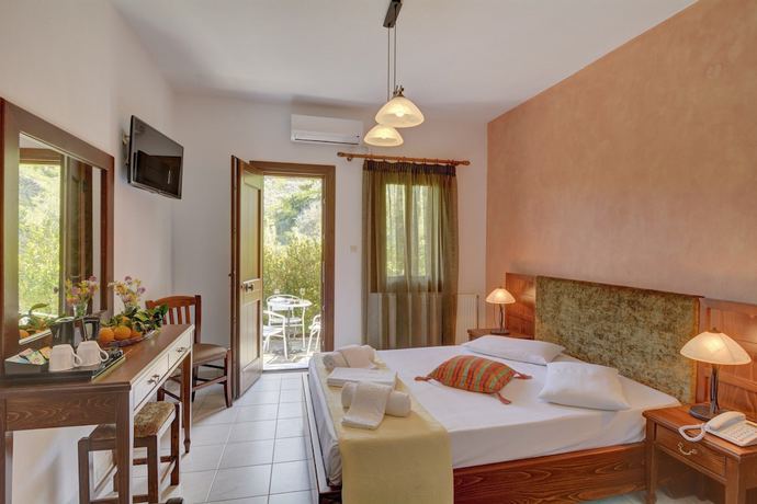 Imagen de la habitación del Hotel Agnadi-Horefto. Foto 15