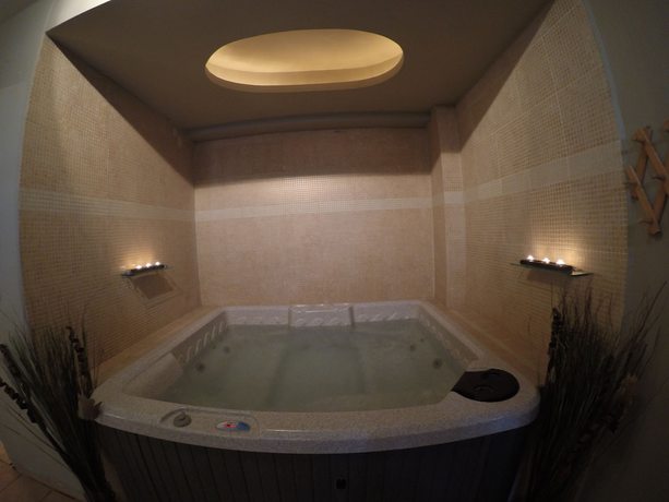 Imagen de la piscina del Hotel Agnatio Spa. Foto 17