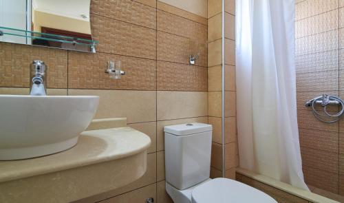 Imagen general del Hotel Agni On The Beach. Foto 1