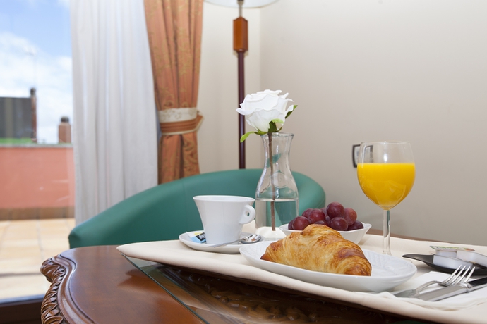 Imagen general del Hotel Agora Juan De Austria. Foto 5