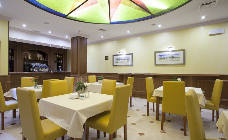 Imagen general del Hotel Agora Juan De Austria. Foto 6