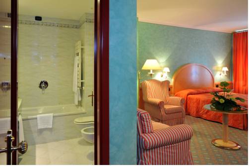 Imagen de la habitación del Hotel Agora' Palace. Foto 3