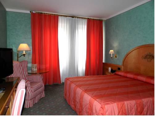 Imagen de la habitación del Hotel Agora' Palace. Foto 11