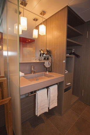 Imagen de la habitación del Hotel Agora Swiss Night By Fassbind. Foto 8