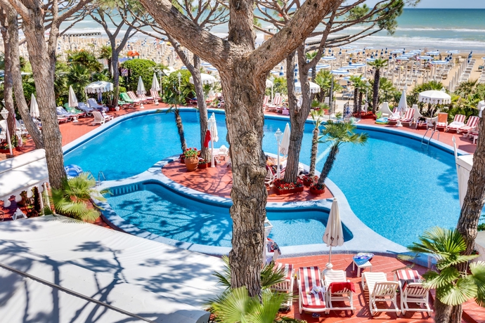 Imagen de la piscina del Hotel Agor&agrave; Park. Foto 12