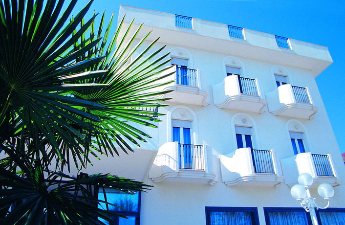 Imagen de los exteriores del Hotel Agostini. Foto 11