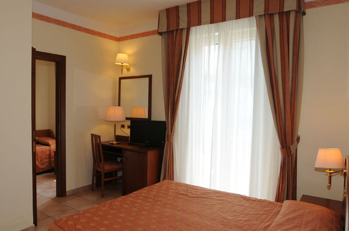 Imagen de los exteriores del Hotel Agostini. Foto 13