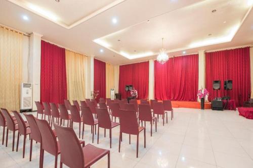 Imagen general del Hotel Agraha Andalas. Foto 8