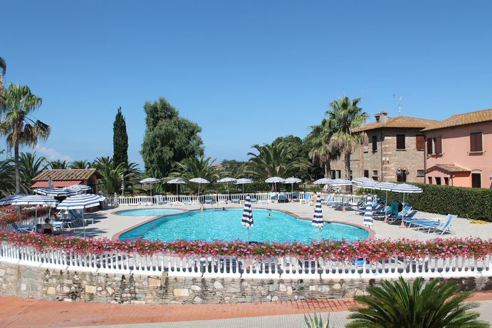 Imagen de la piscina del Hotel Agrihotel Elisabetta. Foto 17