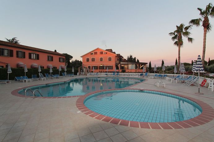 Imagen de la piscina del Hotel Agrihotel Elisabetta. Foto 19