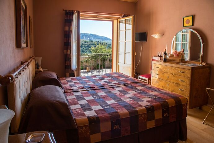 Imagen de la habitación del Hotel Agrirelais Baglio di Pianetto. Foto 14