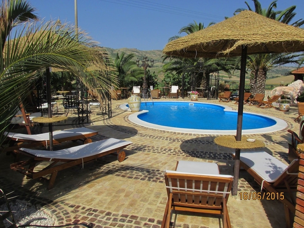 Imagen de la piscina del Hotel Agriturismo Reggia Saracena. Foto 15