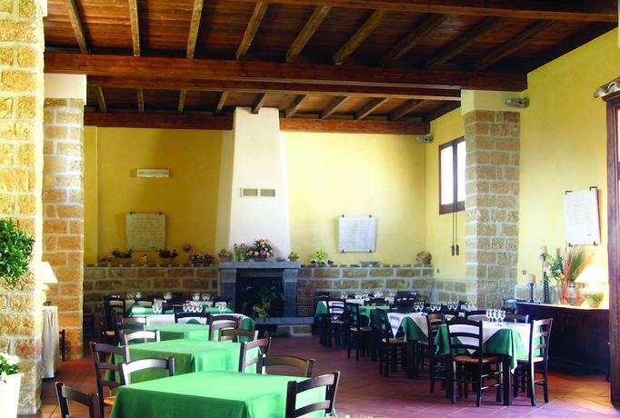 Imagen del bar/restaurante del Hotel Agriturismo Villa Cefal&agrave;. Foto 3