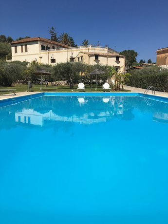 Imagen de la piscina del Hotel Agriturismo Villa Cefal&agrave;. Foto 20